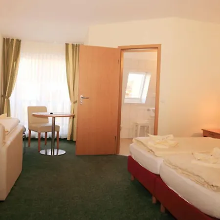 Strandhotel 3* Миров