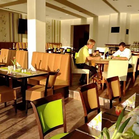 Отель Strandhotel Миров