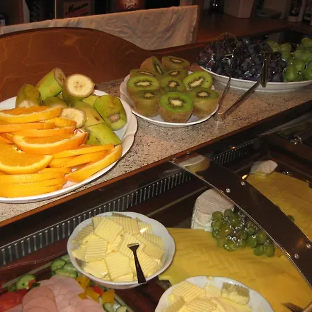 Отель Strandhotel Миров